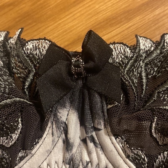 Secret D’Eva Mapple Flower  - Balconette Underwire Bra Black White Lace Cups 30D - Picture 7 of 11